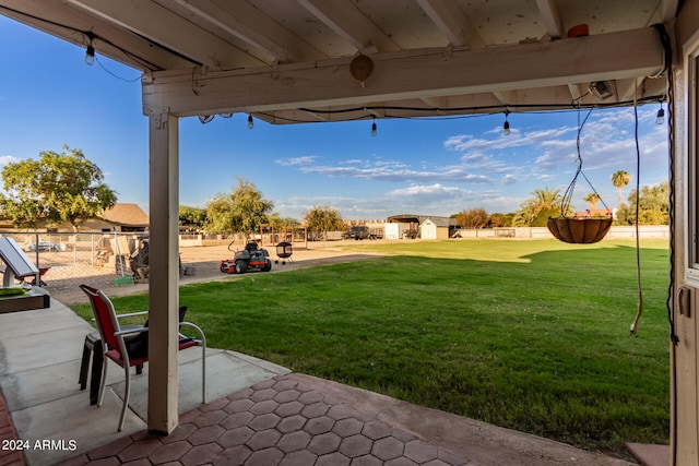 view of yard featuring a patio area