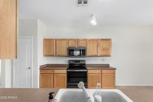 6372 S Callaway Dr, Chandler, AZ 85249 - kitchen with appliances with stainless steel finishes, a sink, visible vents, and dark countertops