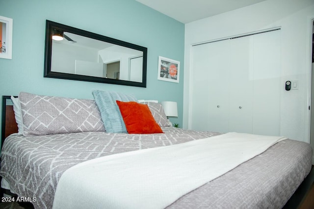 bedroom featuring a closet and ceiling fan