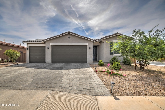 view of front facade featuring a garage