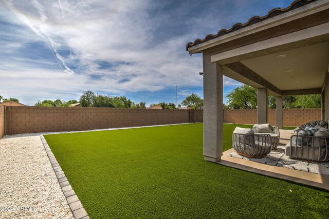 view of yard featuring a patio area