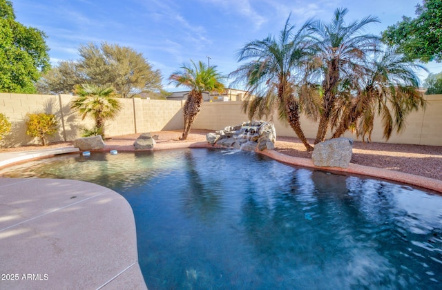 view of swimming pool