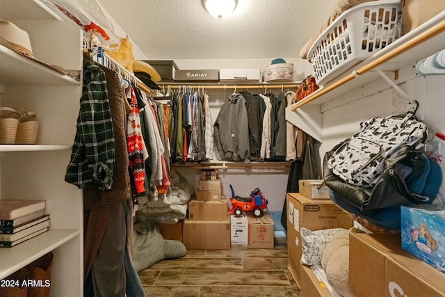 walk in closet with wood tiled floor