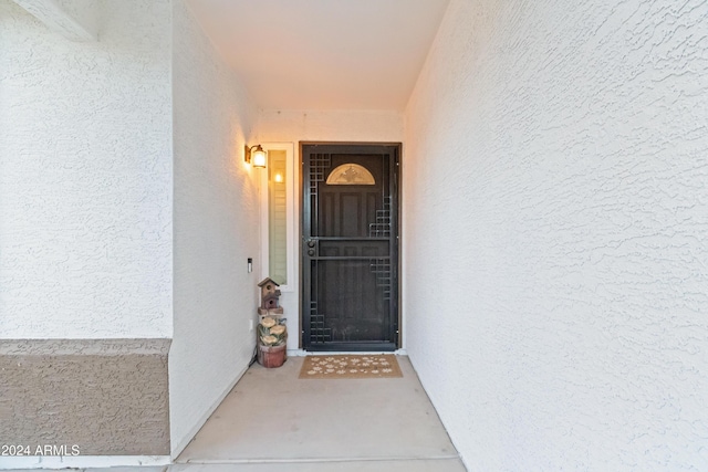 view of exterior entry featuring stucco siding