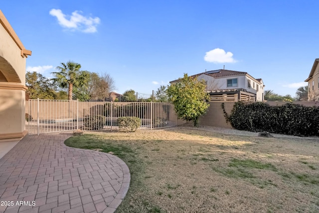 view of yard featuring a patio