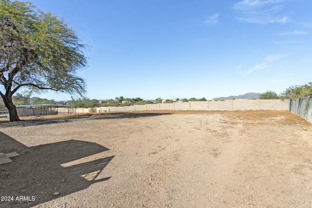 view of yard featuring a rural view