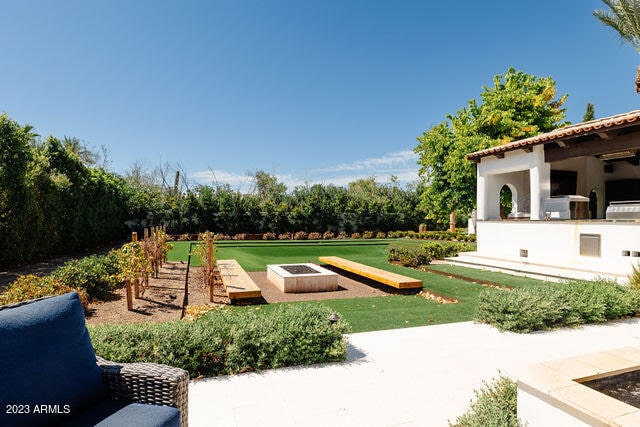 view of yard with a patio