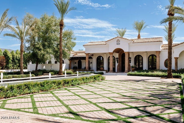 view of mediterranean / spanish-style house
