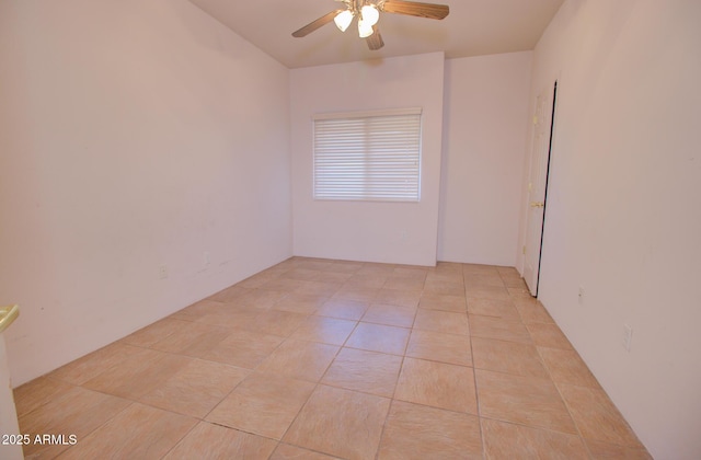 empty room featuring ceiling fan