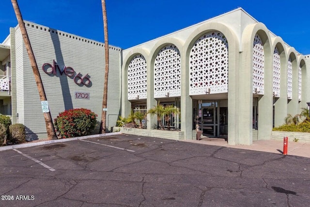 1702 W Tuckey Ln Unit 116, Phoenix, AZ 85015 - view of property with uncovered parking