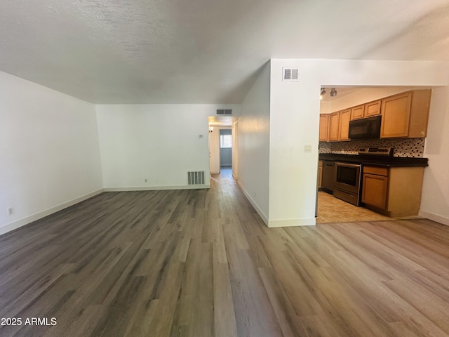 1702 W Tuckey Ln Unit 116, Phoenix, AZ 85015 - unfurnished living room featuring light wood-type flooring and baseboards