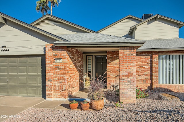 view of front facade featuring a garage