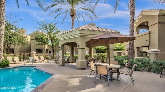 5335 E Shea Blvd Unit 1094, Scottsdale, AZ 85254 - community pool with a patio area