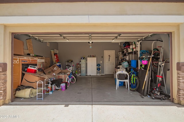 205 N 107th Dr, Avondale, AZ 85323 - garage with a garage door opener