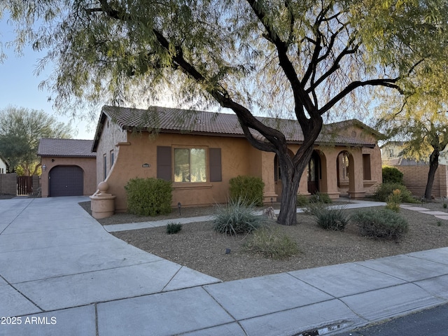 view of front facade featuring a garage