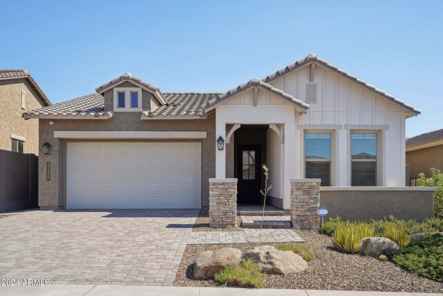 view of front facade with a garage