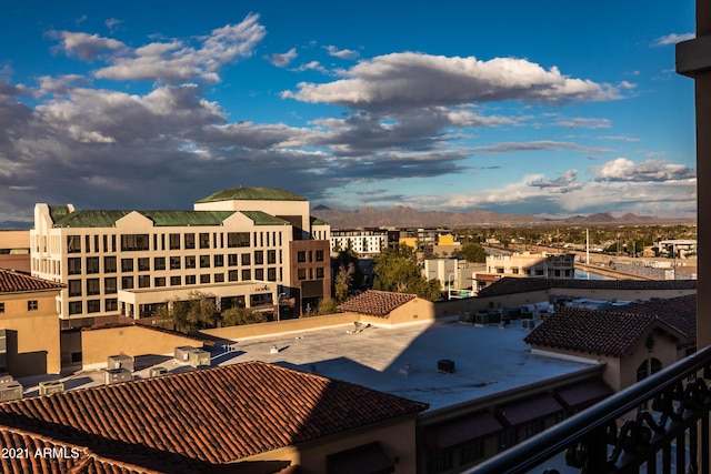 city view featuring a mountain view