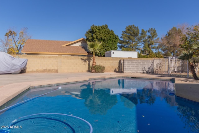 view of swimming pool