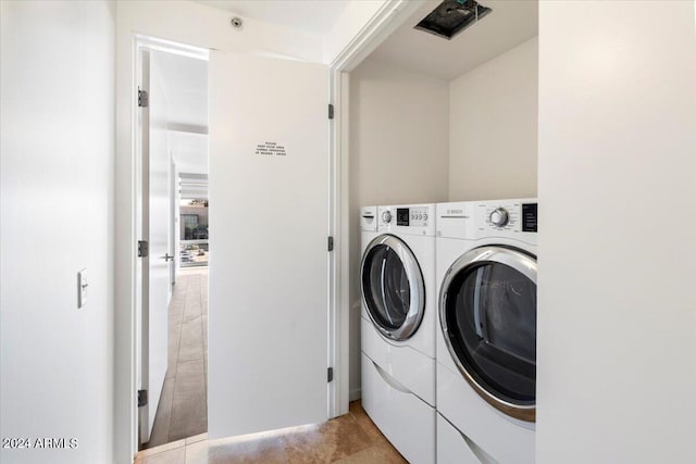 laundry area featuring washing machine and clothes dryer