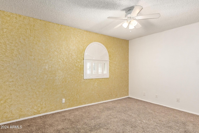 spare room featuring carpet flooring, a textured ceiling, and ceiling fan