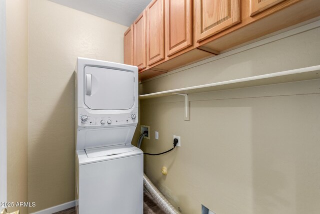 8256 W Bloomfield Rd, Peoria, AZ 85381 - laundry area with estacked washer and dryer, cabinet space, and baseboards
