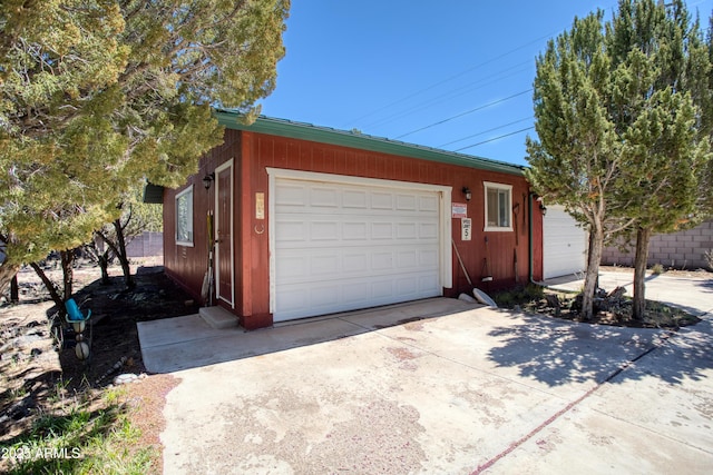 8455 Ridge Dr, Show Low, AZ 85901 - garage with driveway