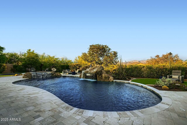 28609 N Cottonwood Basin Dr, Rio Verde, AZ 85263 - view of swimming pool featuring a patio area and a pool with connected hot tub