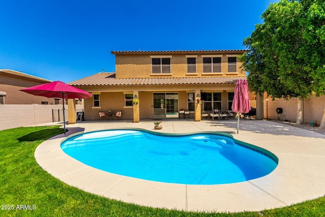 view of swimming pool with fence, a patio, and a fenced in pool