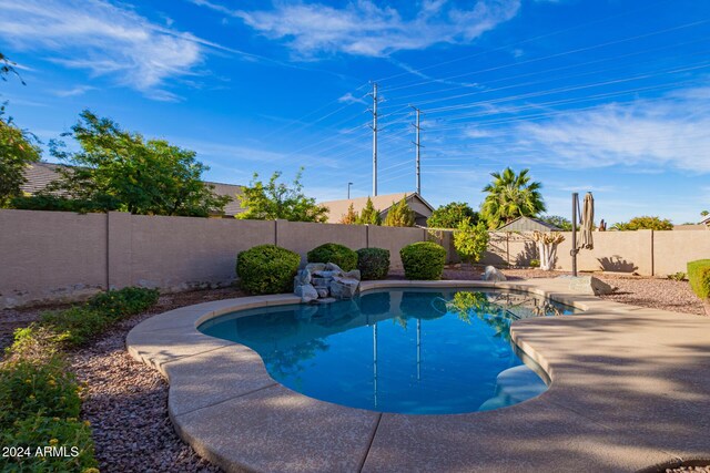 view of swimming pool