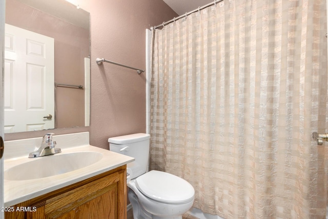 6424 E Aire Libre Ln, Scottsdale, AZ 85254 - full bathroom with a textured wall, toilet, vanity, and curtained shower