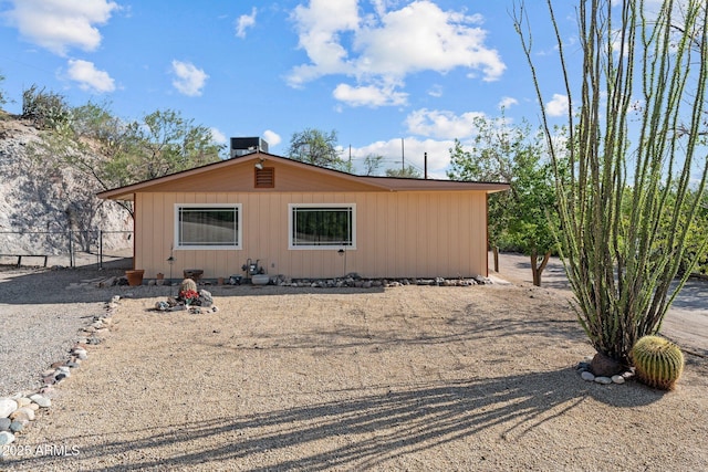 525 El Recreo Ct, Wickenburg, AZ 85390 - view of front of home featuring central air condition unit
