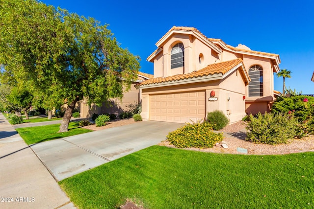 view of front facade featuring a garage and a front yard