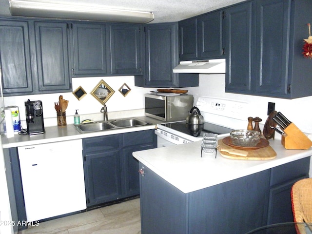 kitchen featuring blue cabinetry, white appliances, kitchen peninsula, and sink