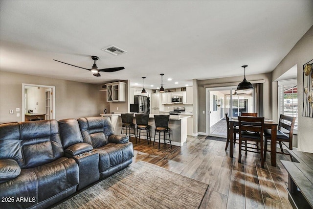 living area featuring recessed lighting, a ceiling fan, dark wood finished floors, and visible vents