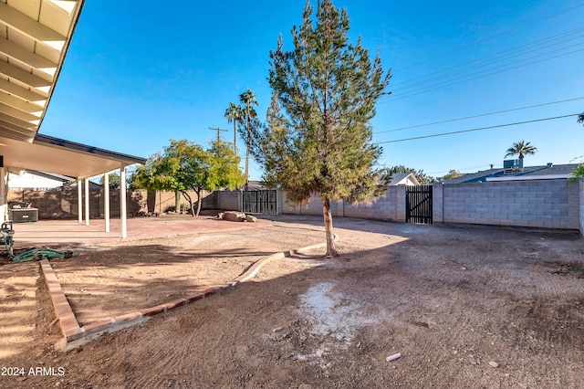 view of yard featuring a patio