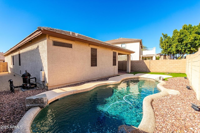 view of swimming pool