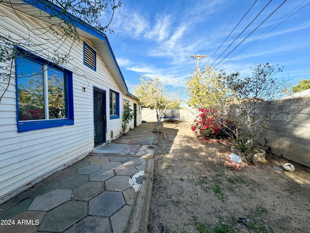 view of yard featuring a patio area