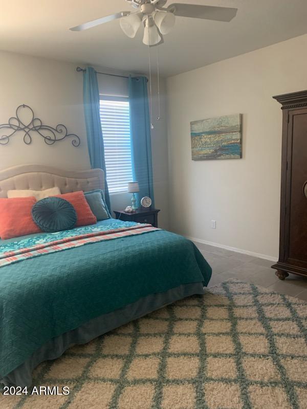 bedroom featuring ceiling fan