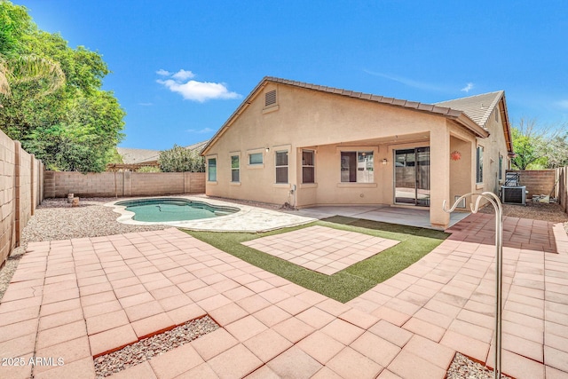 11318 W Monte Vista Rd, Avondale, AZ 85392 - view of pool featuring a patio area and a fenced backyard