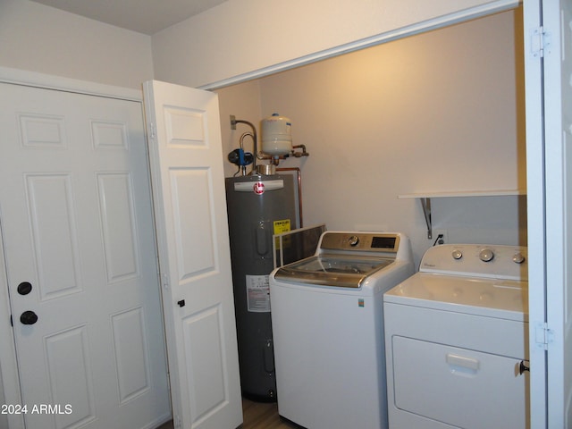 laundry area with washing machine and clothes dryer and electric water heater