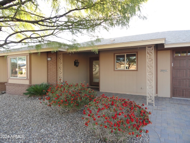 view of front of house featuring a garage