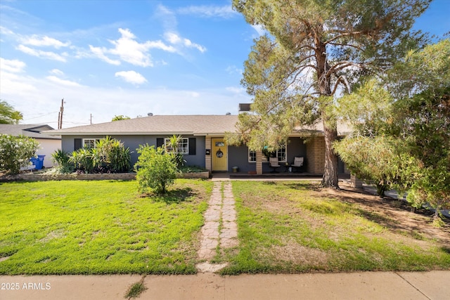 ranch-style home featuring a front lawn