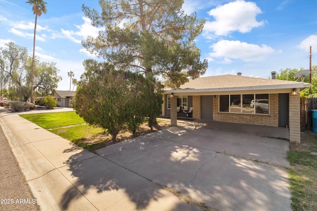 view of front of property with driveway