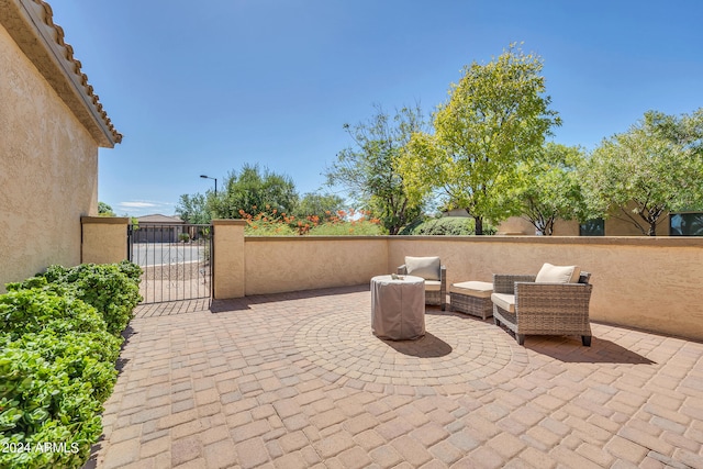 view of patio featuring an outdoor hangout area