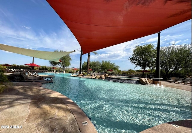 view of swimming pool featuring an in ground hot tub and pool water feature