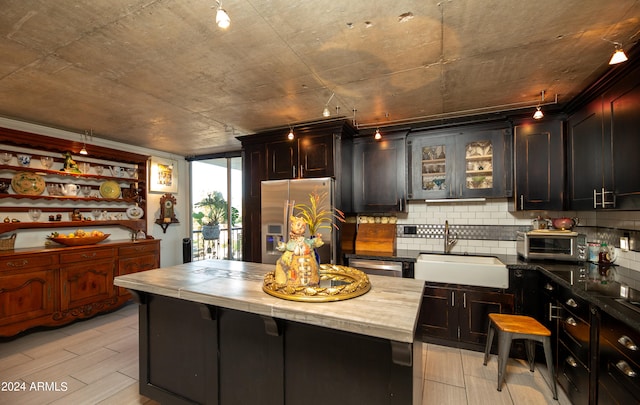 kitchen featuring tasteful backsplash, sink, and stainless steel appliances