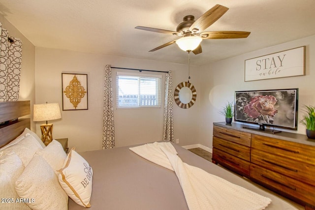 4905 E Horseshoe Ln, Cottonwood, AZ 86326 - bedroom featuring ceiling fan and baseboards