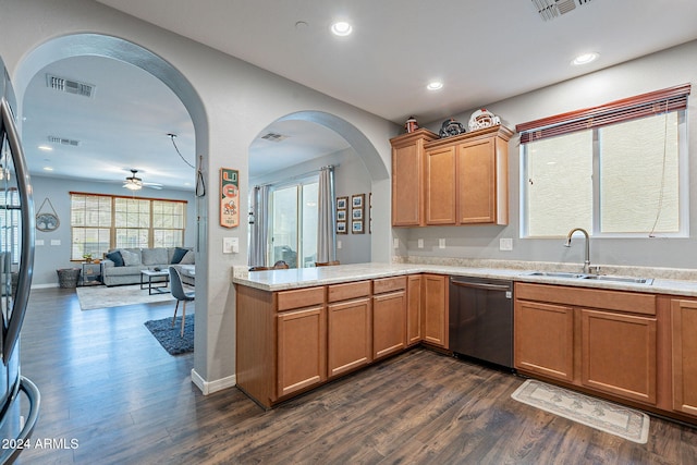 kitchen featuring ceiling fan, sink, stainless steel appliances, dark hardwood / wood-style floors, and kitchen peninsula