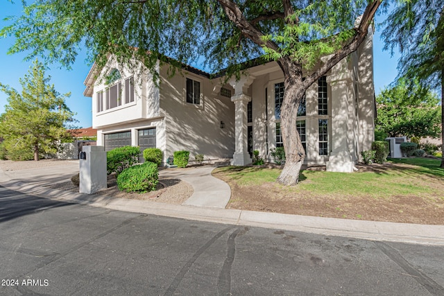 view of front facade featuring a garage