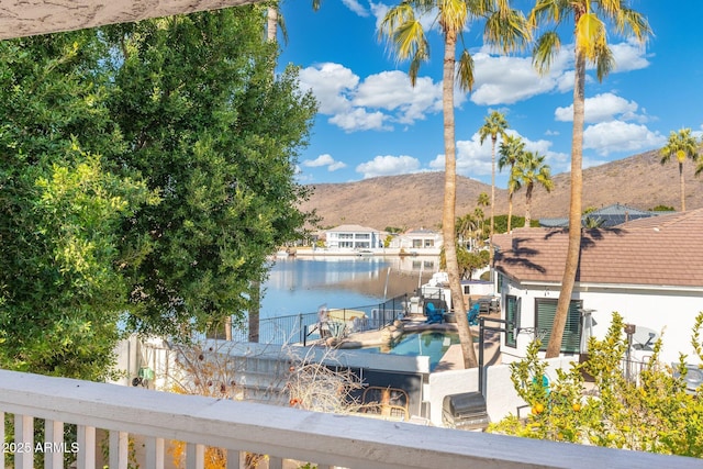 water view with a mountain view